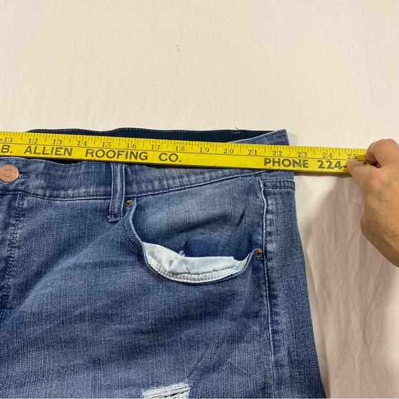 Terra & Sky Women's Blue Denim Shorts Distressed Spandex Woman’s 26W Elas Waist - Picture 6 of 7